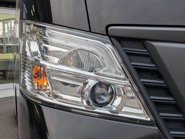 NV350 CARAVAN 4WD