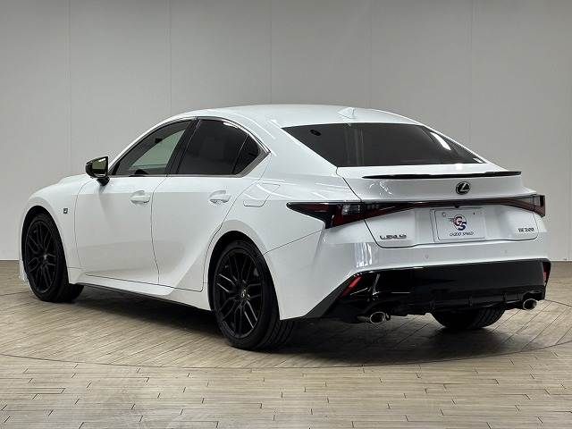LEXUS IS300