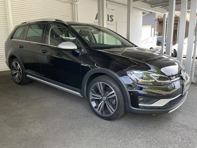 VOLKSWAGEN GOLF Alltrack