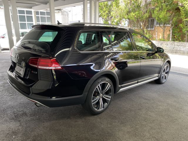 VOLKSWAGEN GOLF Alltrack