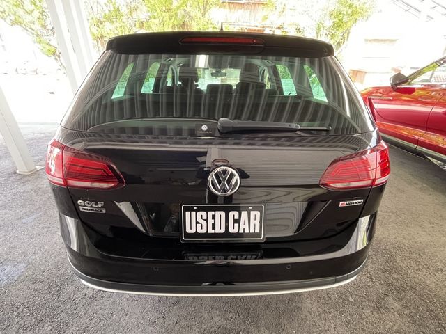 VOLKSWAGEN GOLF Alltrack