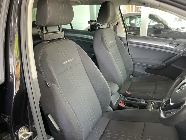 VOLKSWAGEN GOLF Alltrack