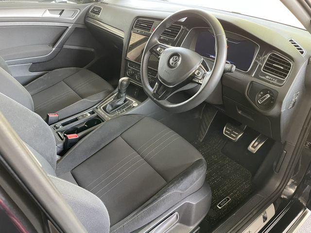 VOLKSWAGEN GOLF Alltrack