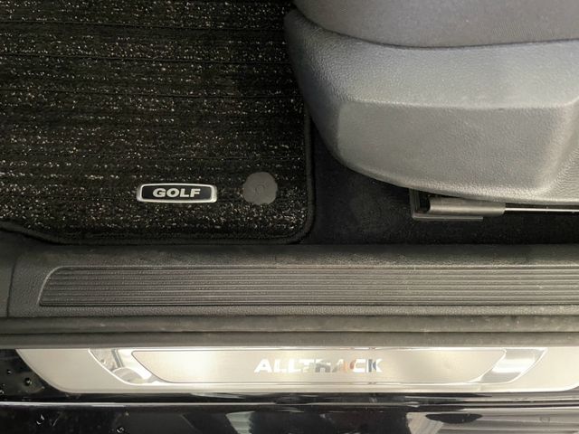 VOLKSWAGEN GOLF Alltrack