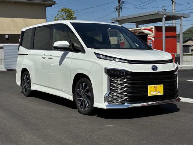 VOXY HYBRID