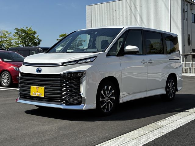 VOXY HYBRID