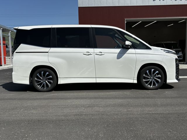 VOXY HYBRID