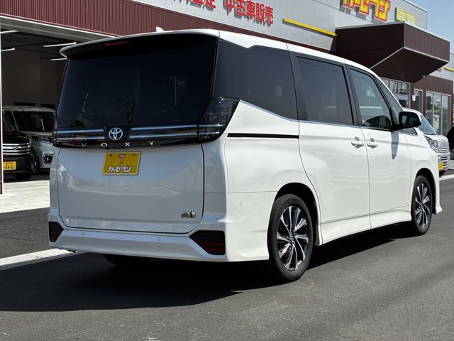 VOXY HYBRID
