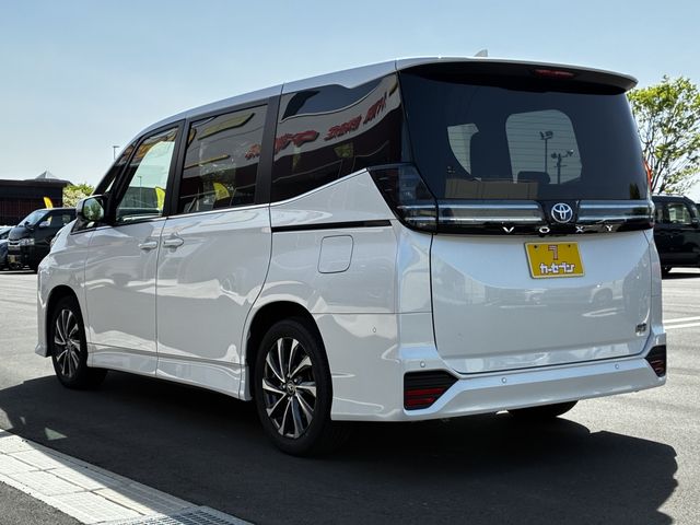 VOXY HYBRID