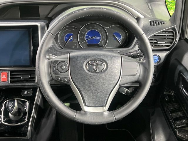 VOXY HYBRID