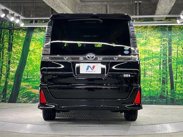 VOXY HYBRID