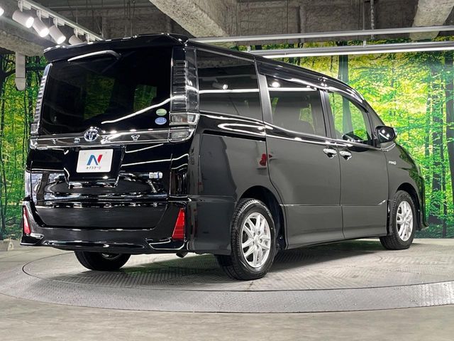 VOXY HYBRID