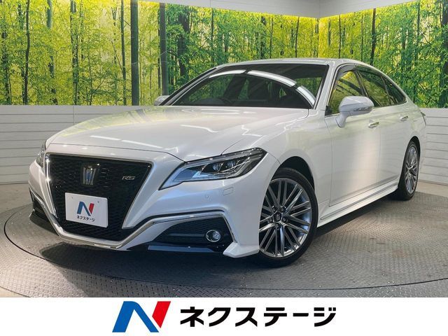 CROWN sedan hybrid