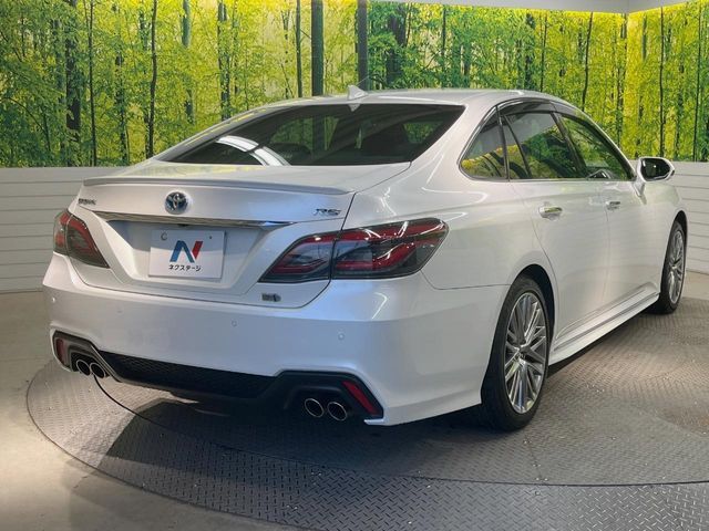CROWN sedan hybrid