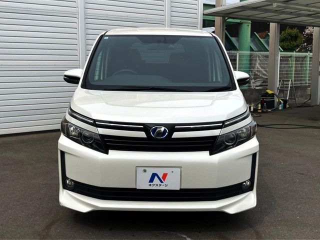 VOXY HYBRID