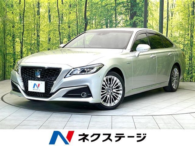 CROWN sedan hybrid