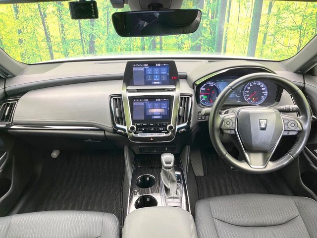 CROWN sedan hybrid