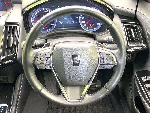 CROWN sedan hybrid