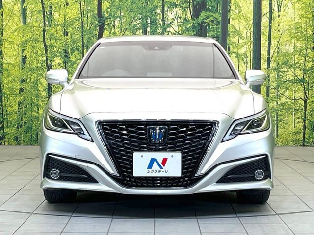 CROWN sedan hybrid