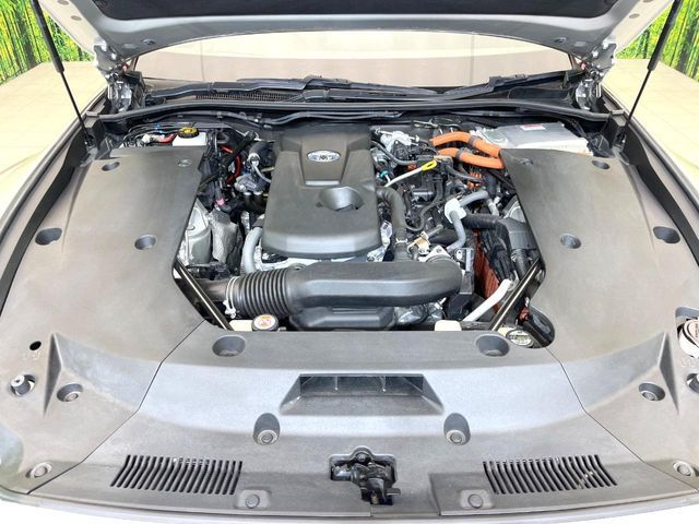 CROWN sedan hybrid