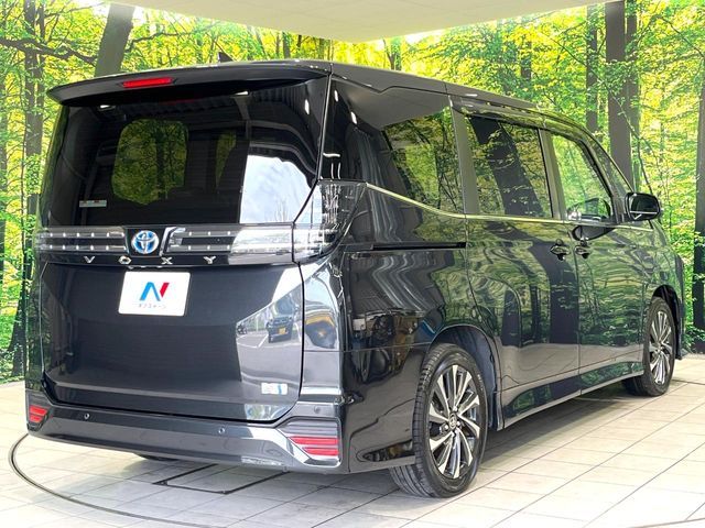 VOXY HYBRID