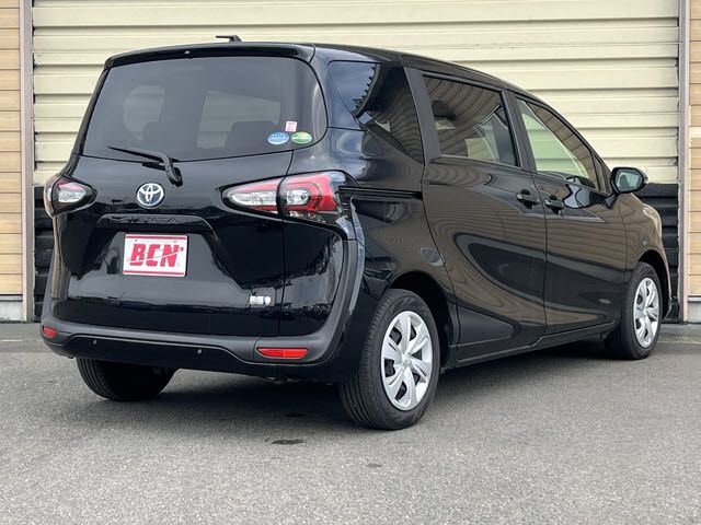 SIENTA HYBRID