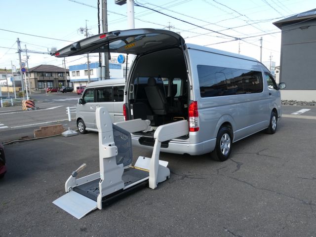HIACE COMMUTER