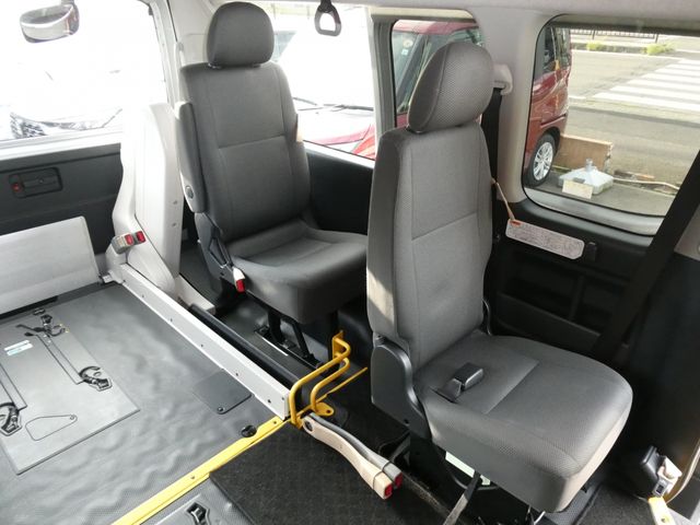 HIACE COMMUTER