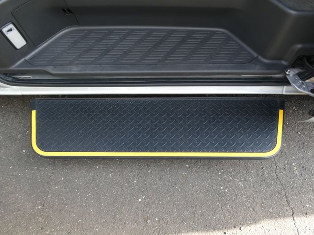 HIACE COMMUTER