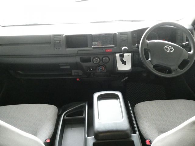 HIACE COMMUTER