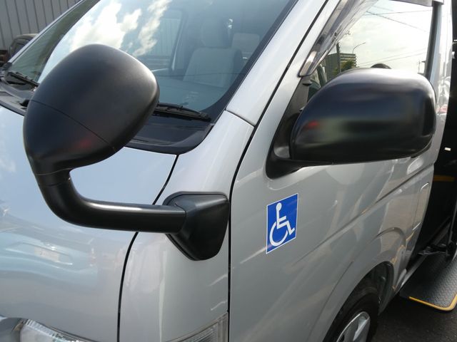 HIACE COMMUTER