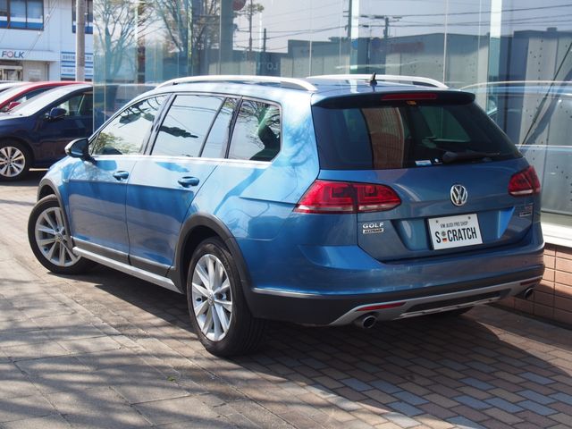 VOLKSWAGEN GOLF Alltrack