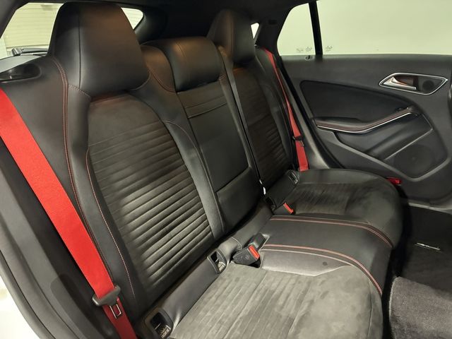 MERCEDES BENZ CLA Shooting Brake