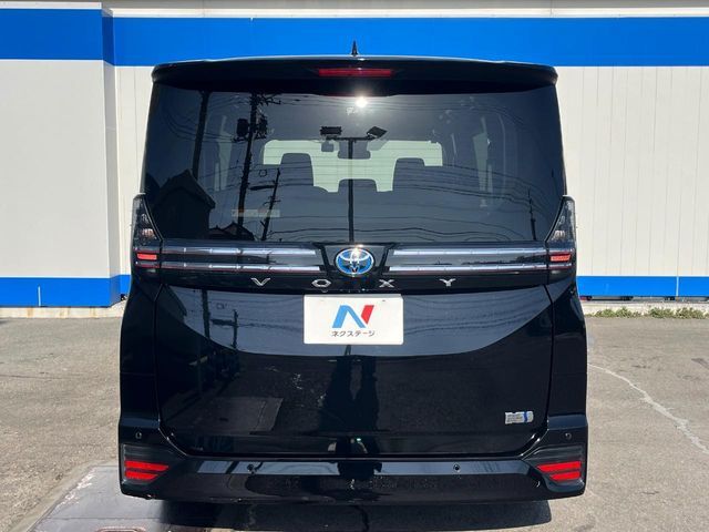 VOXY HYBRID