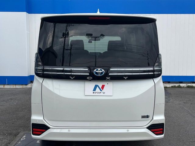 VOXY HYBRID