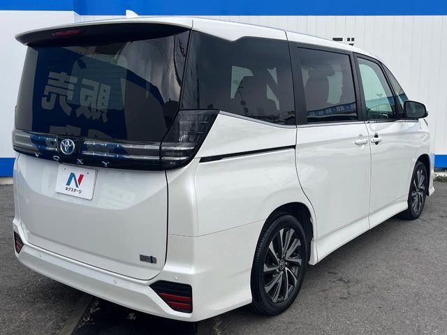 VOXY HYBRID