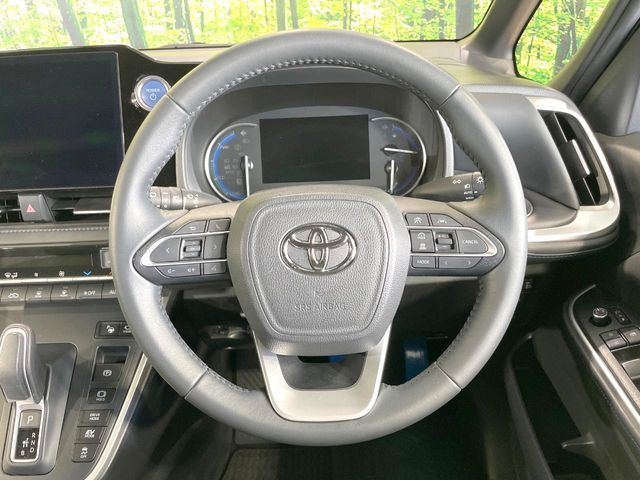 VOXY HYBRID