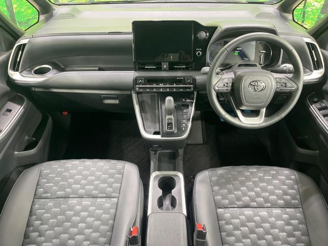 VOXY HYBRID