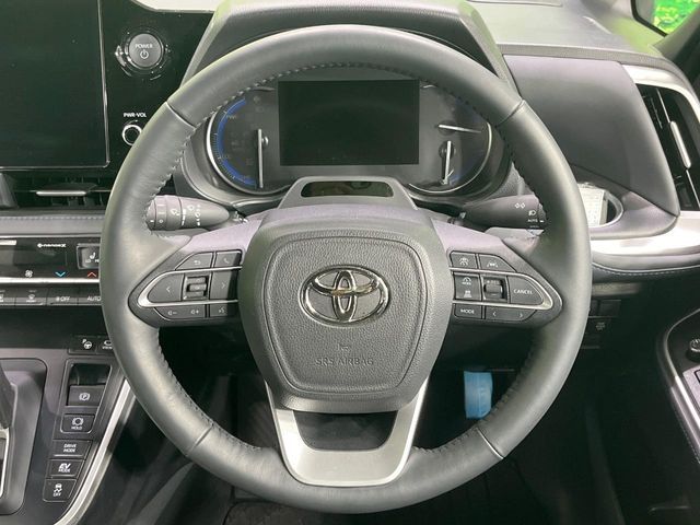 VOXY HYBRID