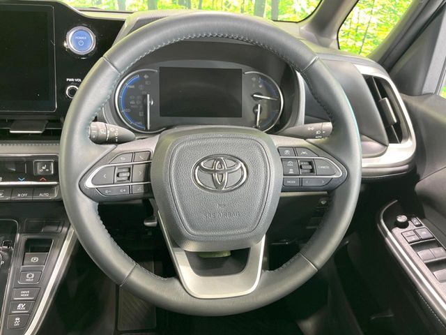 VOXY HYBRID