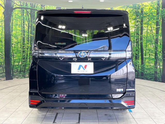 VOXY HYBRID