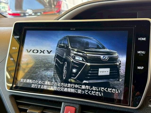 VOXY HYBRID