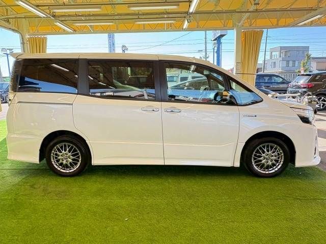 VOXY HYBRID