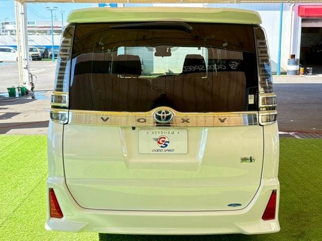 VOXY HYBRID