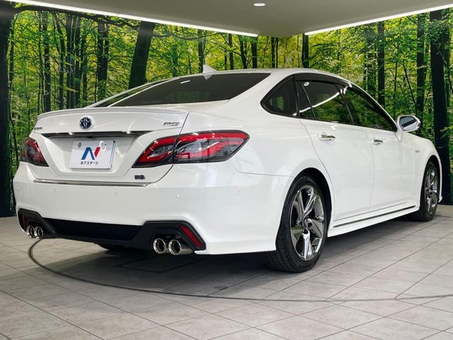 CROWN sedan hybrid