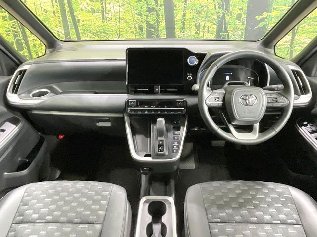 VOXY HYBRID