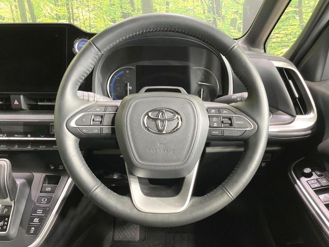 VOXY HYBRID