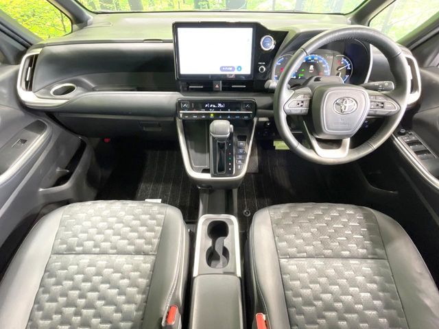 VOXY HYBRID