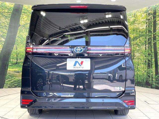 VOXY HYBRID