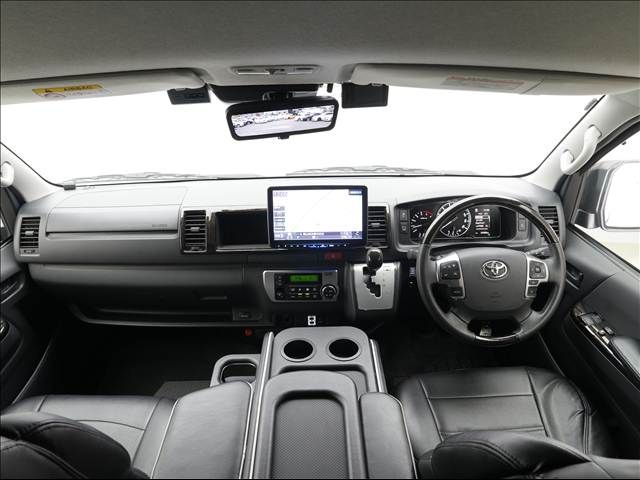 HIACE COMMUTER